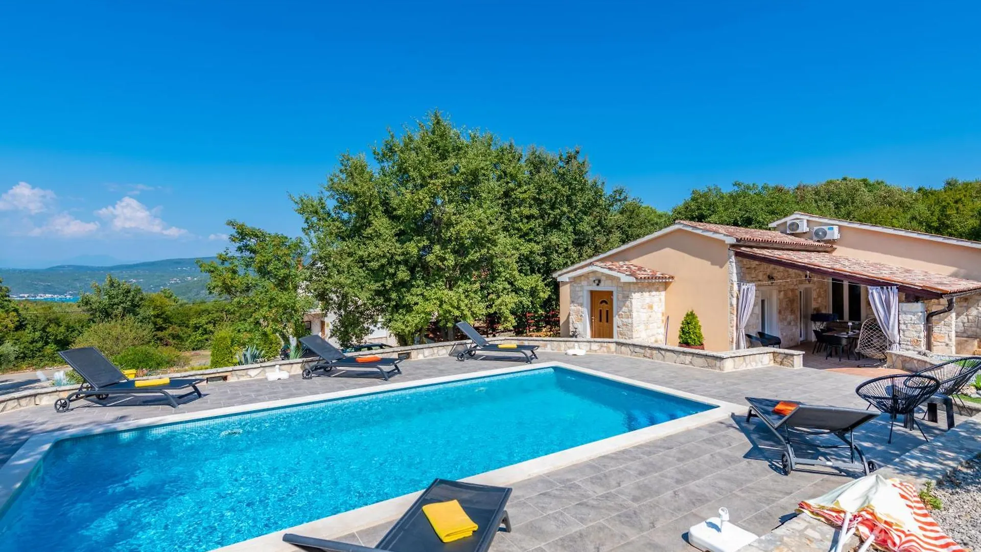 Villa Delore, A Romantic Villa With Pool, Close To The Sea Rakalj Holiday home