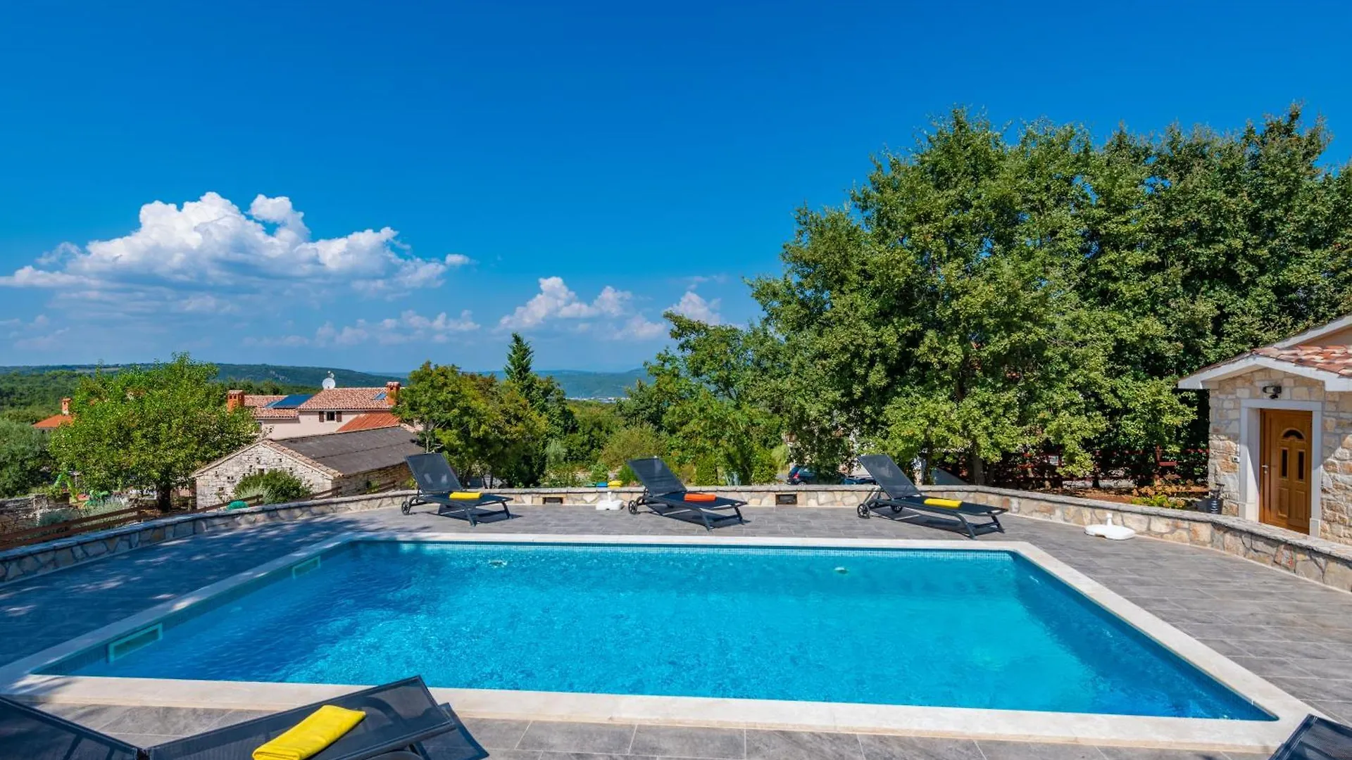 Villa Delore, A Romantic Villa With Pool, Close To The Sea Rakalj