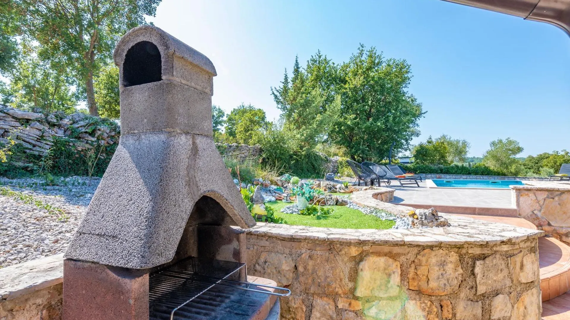 Villa Delore, A Romantic Villa With Pool, Close To The Sea Rakalj