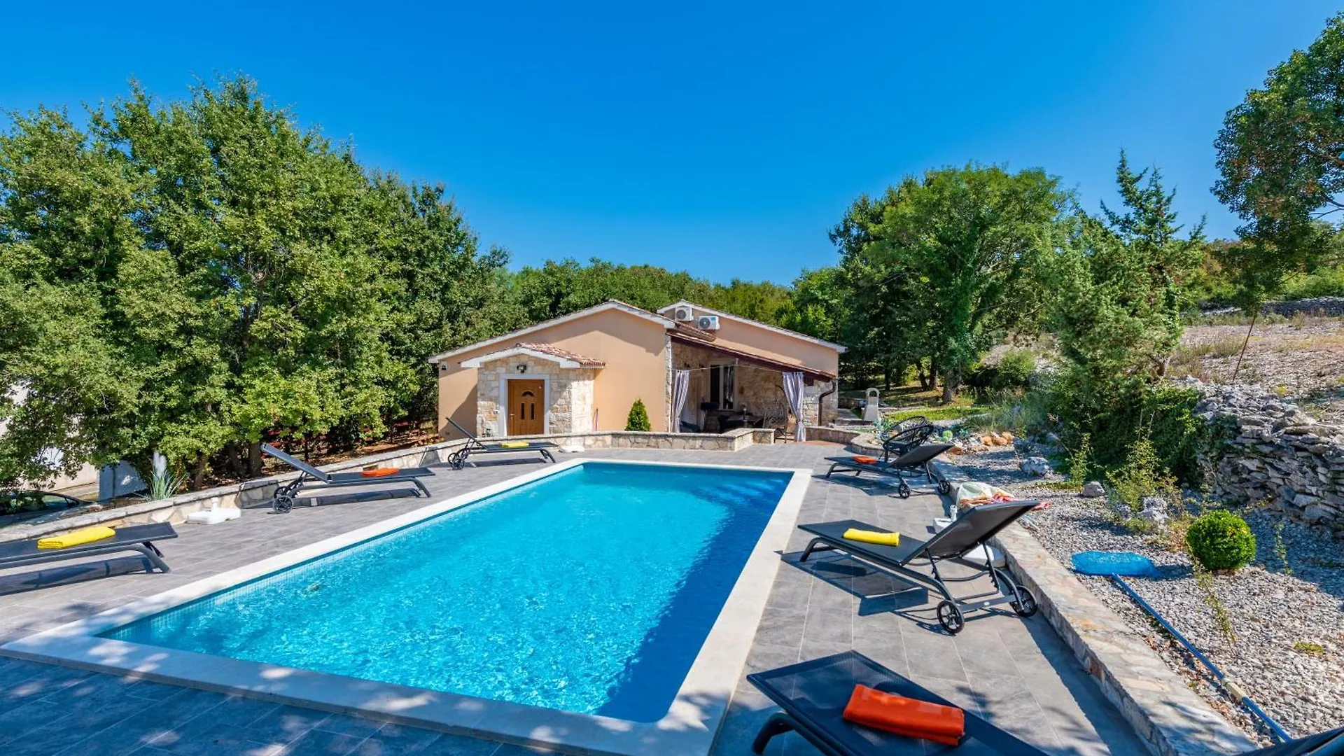 Villa Delore, A Romantic Villa With Pool, Close To The Sea Rakalj